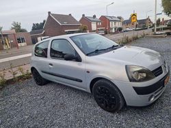 Grijs Gebruikt 2005 Renault Clio II | € 2.300 (Eerlijke prijs)