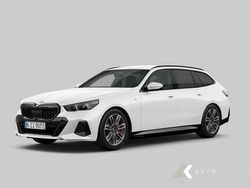 Wit, metallic lak Gebruikt 2024 BMW 530e M Sport Stationwagen | € 61.900