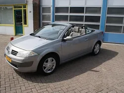 Beige, metallic lak Gebruikt 2004 Renault Mégane Cabriolet Luxe Cabriolet | € 2.250