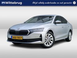 Grijs (metallic) Gebruikt 2025 Skoda Octavia Business Line Hatchback | € 38.950