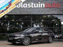 Zwart Gebruikt 2022 BMW 330e Executive Stationwagen | € 29.950 (Super prijs)