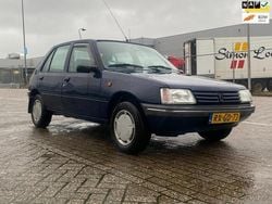 Blauw Gebruikt 1997 Peugeot 205 Hatchback | € 1.799