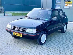 Zwart Gebruikt 1993 Peugeot 205 Hatchback | € 1.899