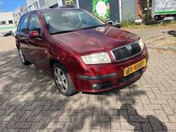 Rood Gebruikt 2004 Skoda Fabia Elegance Hatchback | € 600 (Goede deal)