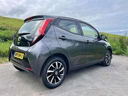 Grijs Gebruikt 2021 Toyota Aygo X-play Hatchback | € 12.500 (Eerlijke prijs)