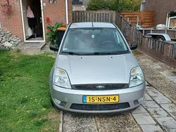 Zilver Gebruikt 2003 Ford Fiesta Ghia Hatchback | € 2.000 (Eerlijke prijs)