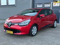 Rood Gebruikt 2013 Renault Clio GrandTour Collection Stationwagen | € 5.499 (Eerlijke prijs)