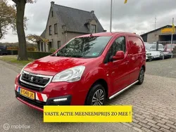 Rood Gebruikt 2017 Peugeot Partner Premium MPV | € 6.450 (Goede deal)