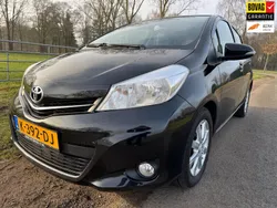 Zwart Gebruikt 2014 Toyota Yaris Hatchback | € 9.650 (Eerlijke prijs)