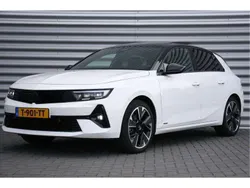 Wit, metallic lak Gebruikt 2023 Opel Astra Hatchback | € 26.900 (Eerlijke prijs)