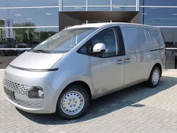 Grijs Nieuw 2024 Hyundai Staria Van | € 25.900 (Eerlijke prijs)