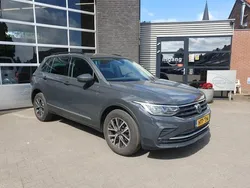 Grijs Gebruikt 2021 VW Tiguan Life SUV | € 33.000 (Eerlijke prijs)