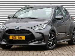 Grijs, metallic lak Gebruikt 2021 Toyota Yaris Hatchback | € 20.545 (Eerlijke prijs)