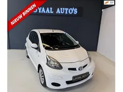 Wit Gebruikt 2012 Toyota Aygo Hatchback | € 5.499 (Eerlijke prijs)