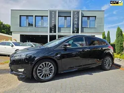Zwart Gebruikt 2018 Ford Focus ST-Line Hatchback | € 15.950 (Eerlijke prijs)