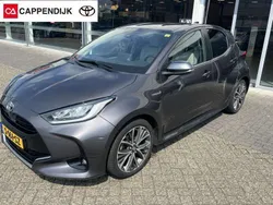 Grijs, metallic lak Gebruikt 2021 Toyota Yaris Hybrid Executive Hatchback | € 21.599 (Eerlijke prijs)