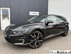 Zwart Gebruikt 2016 VW Passat GTE Stationwagen | € 14.495 (Eerlijke prijs)