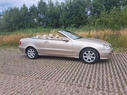 Beige, metallic lak Gebruikt 2004 Mercedes CLK240 Elegance Cabriolet | € 8.950 (Eerlijke prijs)