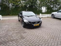 Zwart Gebruikt 2017 Volvo V40 Stationwagen | € 13.944 (Eerlijke prijs)