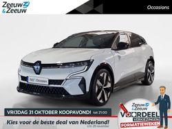 Twotone blanc glacier / noir Gebruikt 2023 Renault Mégane Techno Hatchback | € 23.940 (Eerlijke prijs)