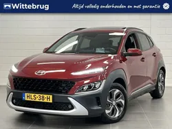 Rood, metallic lak Gebruikt 2023 Hyundai Kona Premium SUV | € 28.925 (Iets duurder)