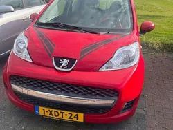 Rood Gebruikt 2009 Peugeot 107 Hatchback | € 1.950 (Iets duurder)