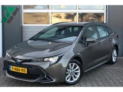 Groen Gebruikt 2023 Toyota Corolla Hybrid Active Stationwagen | € 25.950 (Eerlijke prijs)