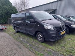 (metallic) Gebruikt 2016 Renault Trafic MPV | € 2.595