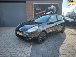 Zwart Gebruikt 2010 Renault Clio II Authentique Hatchback | € 3.250 (Eerlijke prijs)
