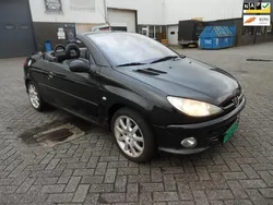 Zwart Gebruikt 2003 Peugeot 206 CC Cabriolet | € 895 (Goede deal)
