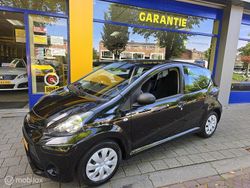 Zwart Gebruikt 2014 Toyota Aygo Hatchback | € 5.995 (Iets duurder)