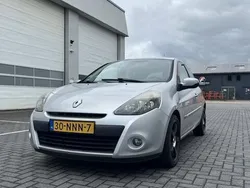 Grijs Gebruikt 2010 Renault Clio II Authentique Hatchback | € 2.950 (Iets duurder)