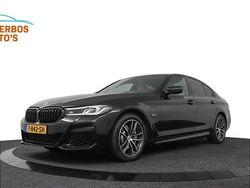 Zwart Gebruikt 2022 BMW 520 M Sport Sedan | € 37.999 (Eerlijke prijs)