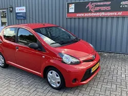 Rood Gebruikt 2013 Toyota Aygo Hatchback | € 4.850 (Eerlijke prijs)