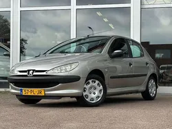 Grijs Gebruikt 2004 Peugeot 206 Hatchback | € 1.244 (Iets duurder)