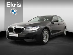 Grijs Gebruikt 2022 BMW 520 Comfort Edition Stationwagen | € 36.450 (Super prijs)