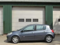 Grijs, metallic lak Gebruikt 2008 Renault Clio II Dynamique Hatchback | € 2.450 (Eerlijke prijs)