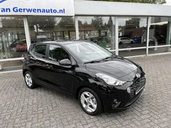 Zwart Gebruikt 2021 Hyundai i10 Comfort Hatchback | € 13.955 (Eerlijke prijs)