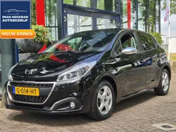 Zwart Gebruikt 2019 Peugeot 208 Signature Sky Hatchback | € 10.890 (Goede deal)