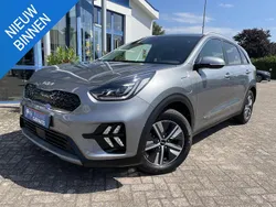 Grijs, metallic lak Gebruikt 2022 Kia Niro SUV | € 27.500 (Goede deal)