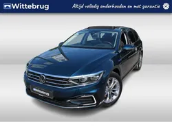 Blauw, metallic lak Gebruikt 2022 VW Passat GTE Stationwagen | € 31.950 (Iets duurder)