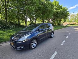 Blauw Gebruikt 2013 Peugeot 5008 MPV | € 4.999 (Iets duurder)
