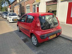 Rood Gebruikt 2010 Peugeot 107 Hatchback | € 2.000 (Goede deal)