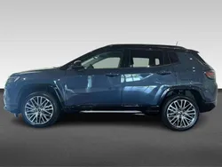 Blauw, metallic lak Gebruikt 2024 Jeep Compass Summit SUV | € 38.845 (Duur)