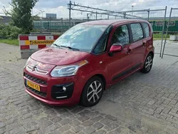 Rood, metallic lak Gebruikt 2014 Citroën C3 Picasso Tendance MPV | € 4.450 (Eerlijke prijs)