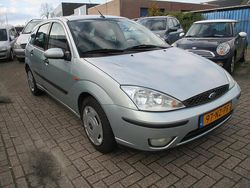 Groen Gebruikt 2004 Ford Focus Futura Hatchback | € 1.499 (Eerlijke prijs)