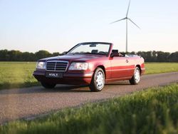 Rood Gebruikt 1994 Mercedes E220 Cabriolet | € 36.900