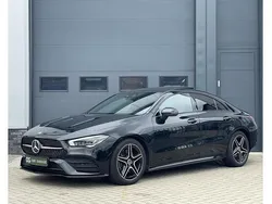 Zwart Gebruikt 2022 Mercedes CLA200 AMG Sedan | € 34.900 (Eerlijke prijs)