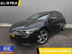 Zwart Gebruikt 2022 VW Golf VIII R-line Hatchback | € 27.940 (Eerlijke prijs)