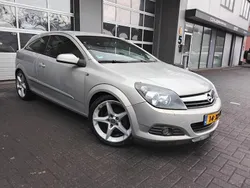 Grijs Gebruikt 2007 Opel Astra GTC Sport Hatchback | € 2.550 (Eerlijke prijs)